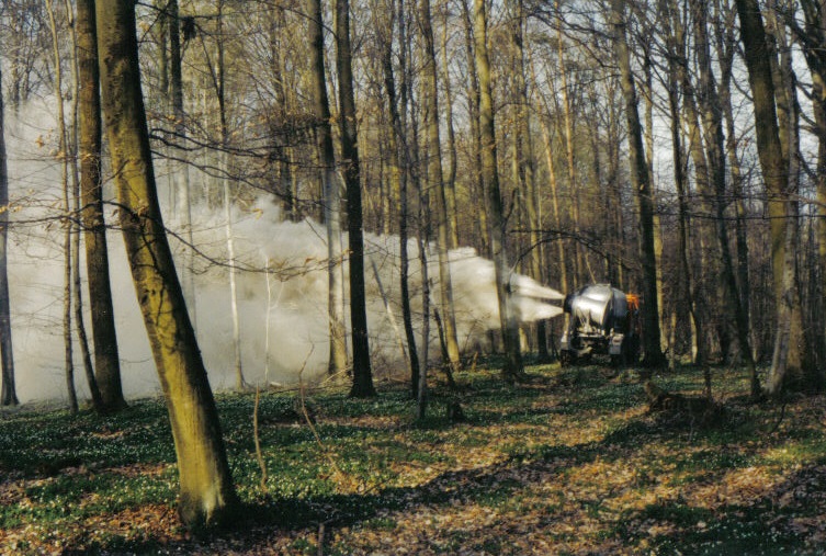 Unimog mit Verblaseaufbau